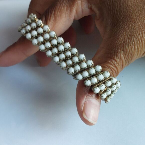Vintage Made in Japan Prong Set White Plastic Rhinestone Expandable Bracelet - Picture 6 of 7